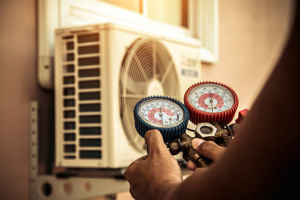 Professional Ac Installation technician working in Eastlake Weir, FL
